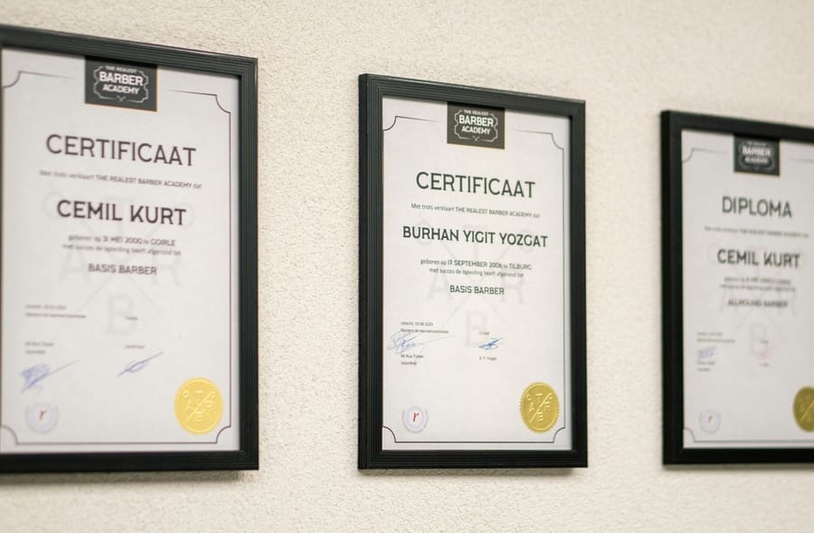 Certificaten en diploma's van de barbiers van Barber's Inc. — kapper Tilburg