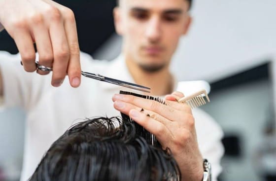 Precisieknipbeurt bij kapper Tilburg Barber's Inc.