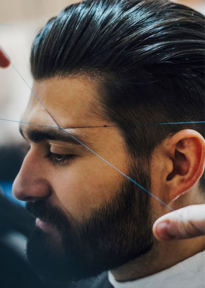 Wenkbrauwen epileren en harsen bij kapper Tilburg — Barber's Inc.